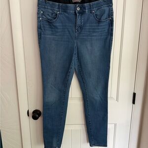 torrid 18T Skinny Jeans in Mid Blue Wash
